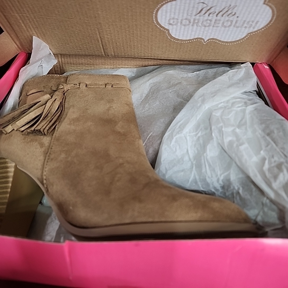 Charlotte Russe Camel Suede Like Ankle Boots . Brand New In The Box. Size 8 - Picture 5 of 6